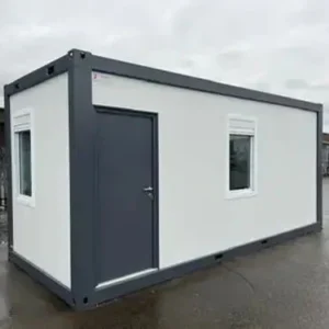 Oficina estándar con baño y dos ventanas